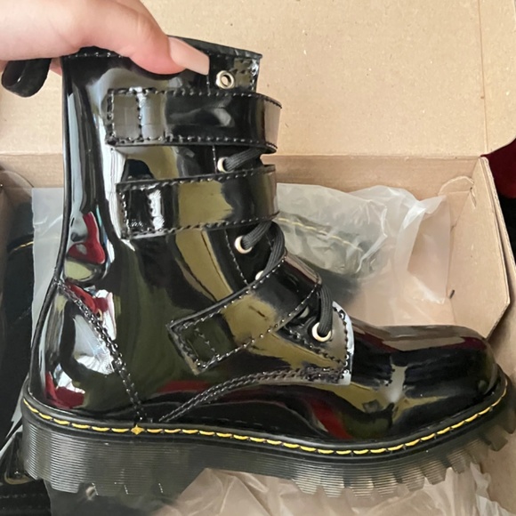 Black platform boots - Picture 2 of 2